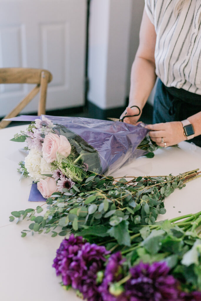 5 Steps For Elegant Dinner Party Floral Arrangement - The Lux Cut