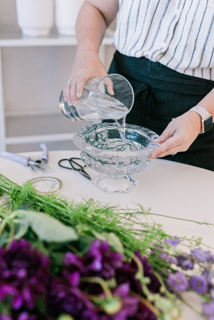 5 Steps For Elegant Dinner Party Floral Arrangement - The Lux Cut